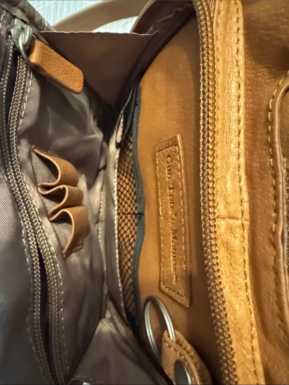 Unisex Gun Tote'n Mamas Concealed Carry Raven Shoulder Pouch, Tan